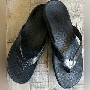 Vionic High Tide women’s 9 orthotic supportive leather flip flop black sandals
